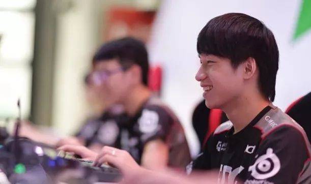 比尔虽然不 比尔虽然不