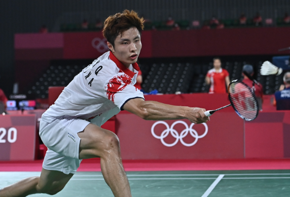 将球托出横 将球托出横